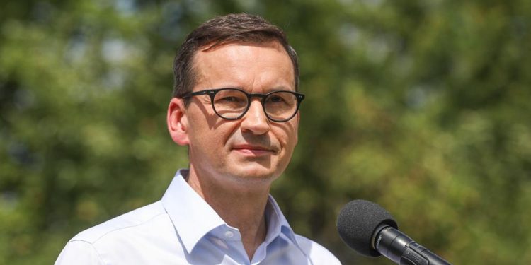 Morawiecki radzi: „Postarajcie się ocieplić domy jeszcze przed tym sezonem grzewczym”