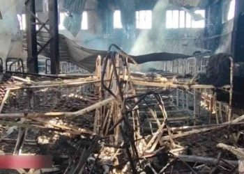 Rosjanie zabili obrońców Azowstal?! Zbombardowali obóz jeniecki