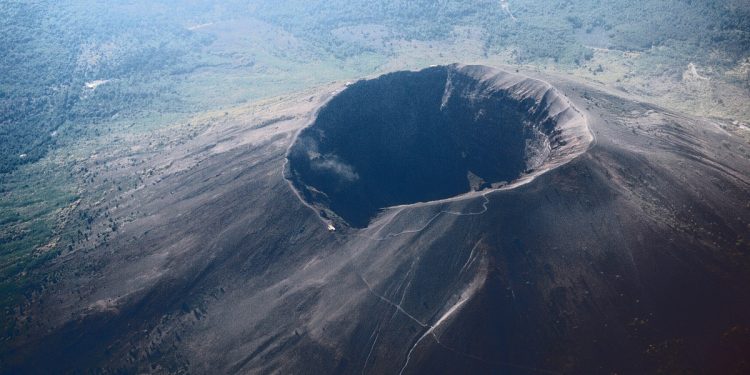 Turysta chciał zrobić selfie. Wpadł do… wulkanu
