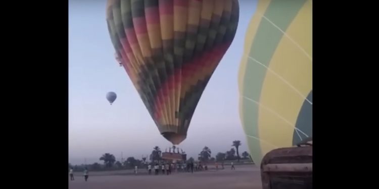 Balon spadł w Egipcie! Na pokładzie Polacy [WIDEO]