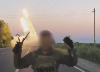 Wyrzutnie HIMARS na Ukrainie. Pokazano niezwykłe nagranie [WIDEO]