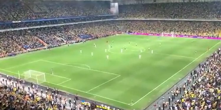 Kibice na meczu z ukraińskim zespołem skandowali: „Putin!”. Skandal w Lidze Mistrzów [WIDEO]