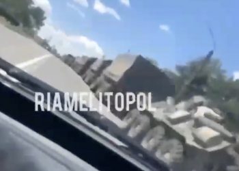 Potężna kolumna rosyjskiego wojska. Jedzie w zaskakującym kierunku [WIDEO]