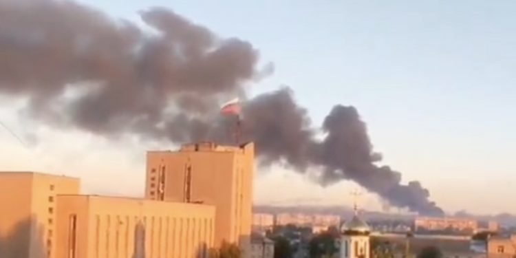 Kłęby dymu nad Melitopolem