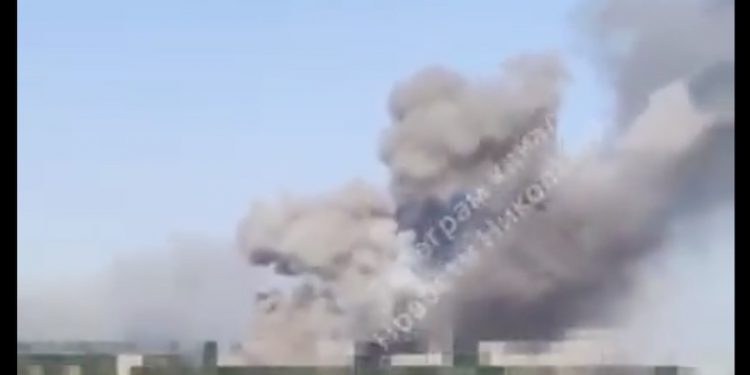Potężny atak na Mikołajów. Ponad 10 eksplozji w mieście, są nagrania [WIDEO]