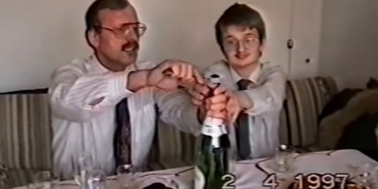 Filmik z otwierania szampana był hitem internetu. Tak teraz wyglądają jego bohaterowie [FOTO]