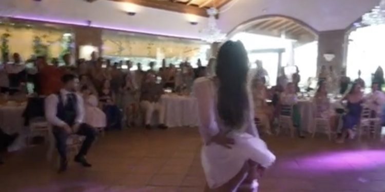 Panna młoda zszokowała gości. Takiego tańca nikt się nie spodziewał [WIDEO]