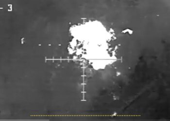 Rosyjscy żołnierze oglądali film… na czołgu. Nadleciał dron [WIDEO]