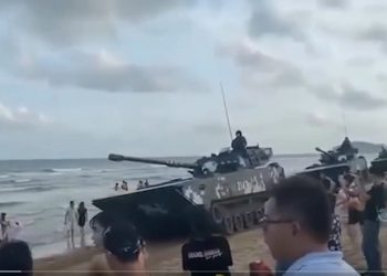 Chiny gromadzą wojsko na wybrzeżu obok Tajwanu! Nagrania niepokoją [WIDEO]