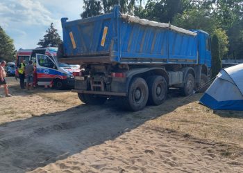 Ciężarówka wjechała w kemping w Międzyzdrojach! Wcześniej taranował samochody