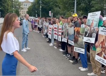 Rosjanie na demonstracji żądają, by Zachód nie słał broni Ukrainie, bo… giną rosyjscy żołnierze [WIDEO]