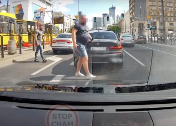 Osiłek z BMW pobił kierowcę. Wszystko zostało nagrane! [WIDEO]