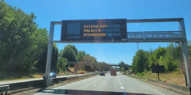 Polscy strażacy ruszyli do Francji. Tak ich powitali! [FOTO]