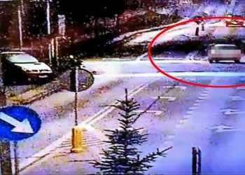 Potrącił grupę osób na przejściu i uciekł. Koszmarne nagranie [WIDEO]
