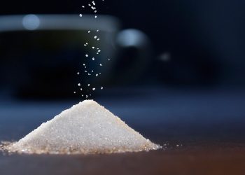 Chciała kupić cukier, straciła niemal tysiąc złotych. Uwaga na oszustów!