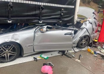 Koszmarny wypadek na A4! Osobówka wbiła się w ciężarówkę