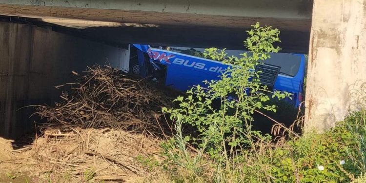 Media ujawniają przyczynę wypadku polskiego autokaru! Zawinił kierowca?