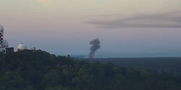 Wybuch w składzie materiałów wybuchowych w Niemczech. Zapalił się las [WIDEO]