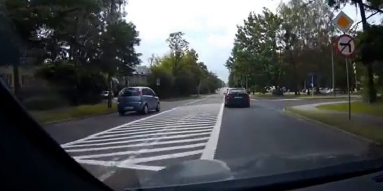 Kierowca dostał 31 punktów karnych w… 2 minuty. Pokazali nagranie [WIDEO]