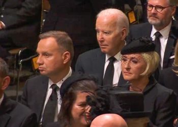 Dlaczego Duda na pogrzebie Elżbiety II siedział przed Bidenem? Proste wyjaśnienie