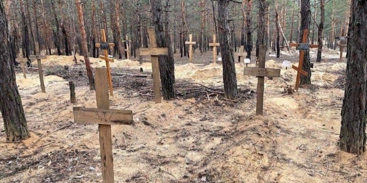 Masowe groby w miejscowości Izium