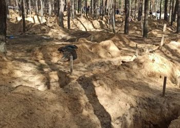 Kolejne masowe groby odkryte na Ukrainie