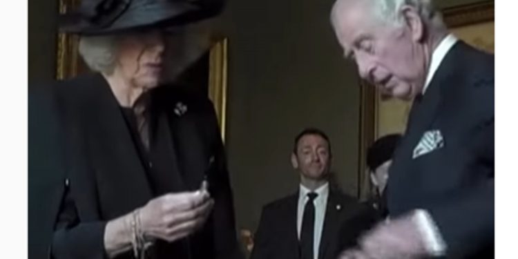 Karol III wpadł we wściekłość. Wszystko nagrały kamery. „Mam tego dość!” [WIDEO]