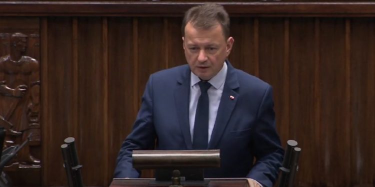 Mariusz Błaszczak ostro w Sejmie: „To była zdrada stanu!” [WIDEO]