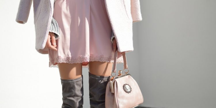 Stylizacje na jesień z kozakami w roli głównej – sprawdź najnowsze trendy z Instagrama