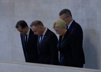 Andrzej Duda oddał hołd królowej Elżbiecie II. Jest nagranie [WIDEO]