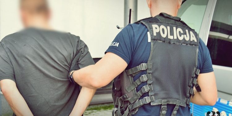 Dźgnął brata nożem w szyję z powodu… kanapki