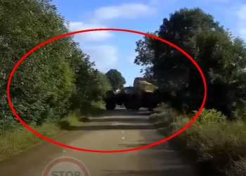 Kierowca traktora zrobił coś, w co trudno uwierzyć bez nagrania [WIDEO]