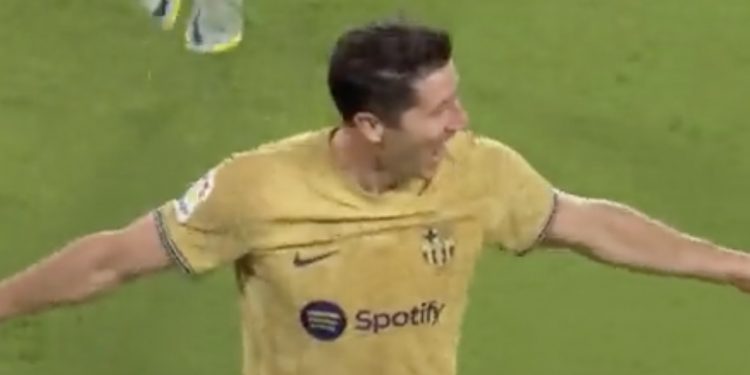Lewandowski znów strzela. Zobacz wspaniały gol Polaka [WIDEO]