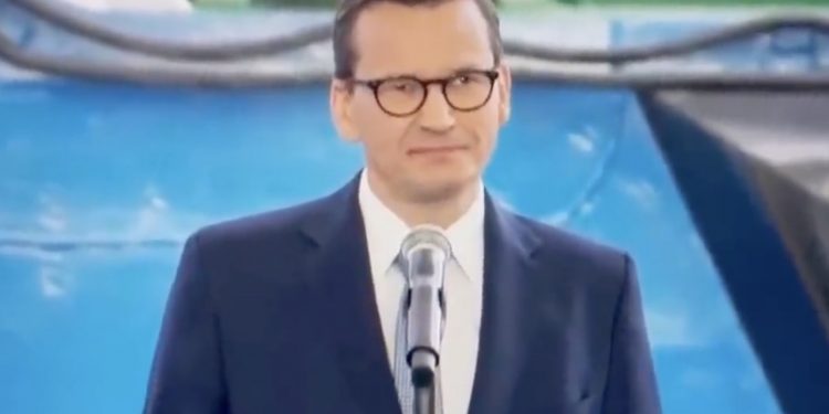 Wpadka Mateusza Morawieckiego. Przez pomyłkę skrytykował PiS [WIDEO]