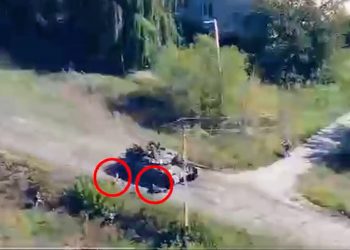 Rosjanie w czołgu wpadli w panikę. Nagranie ucieczki hitem sieci! [WIDEO]