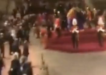 Incydent przy trumnie z ciałem królowej Elżbiety II