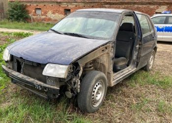 Uciekał przed policją… takim samochodem. To nie był dobry pomysł