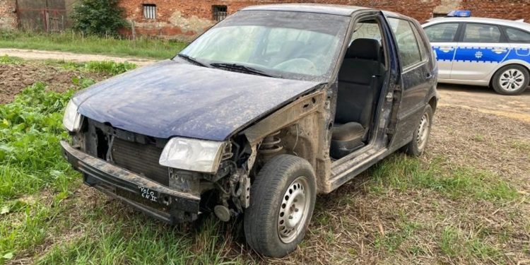 Uciekał przed policją… takim samochodem. To nie był dobry pomysł