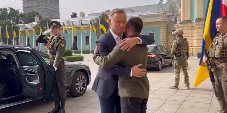 Ukraiński MON publikuje wzruszające nagranie. „Polsko, kochamy Cię” [WIDEO]