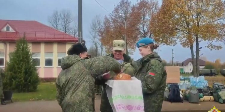Tak Białorusini powitali Rosjan. Nagranie hitem sieci [WIDEO]