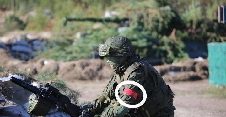 Białoruscy żołnierze założyli czerwone opaski. To zły znak