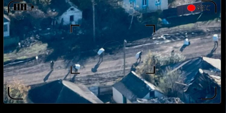 Rosyjscy żołnierze dokonują grabieży na Ukrainie