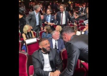 Lewandowski podszedł do Benzemy na gali. Tego kamery nie pokazały [WIDEO]