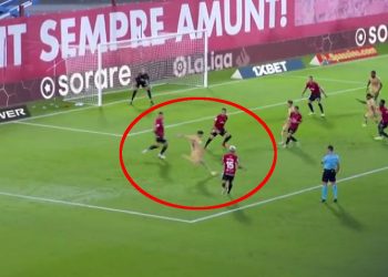 Lewandowski nie do zatrzymania! Kolejna cudowna bramka. Xavi zachwycony [WIDEO]