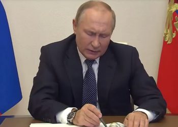 Putin mówił o Ukraińcach. Uwagę zwraca jego dziwne zachowanie [WIDEO]