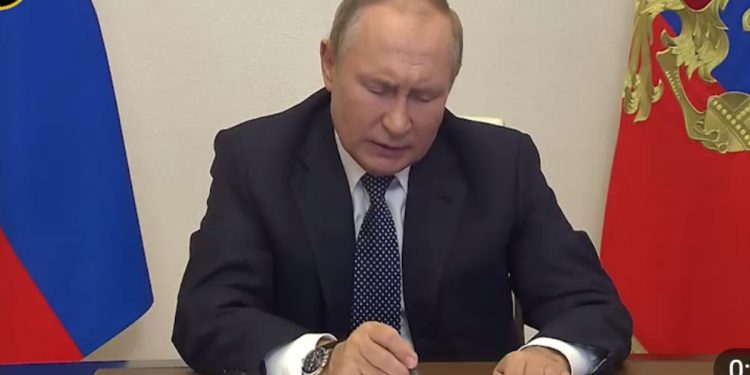 Putin mówił o Ukraińcach. Uwagę zwraca jego dziwne zachowanie [WIDEO]