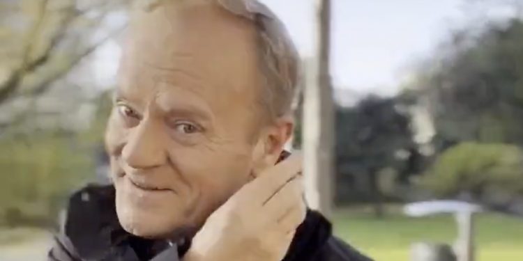 Donald Tusk został przyłapany podczas spaceru