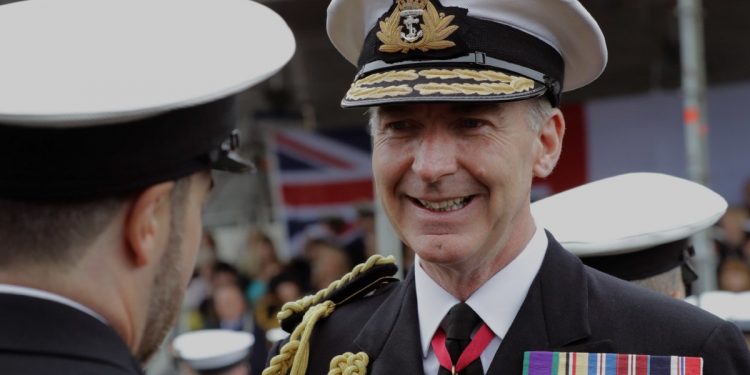 Brytyjski admirał ostrzega: „Rosja może uderzyć w zachodnie systemy”