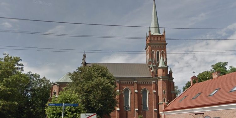 Parafia wprowadziła zaskakującą opłatę. Ludzie grzmią: „To karygodne!”