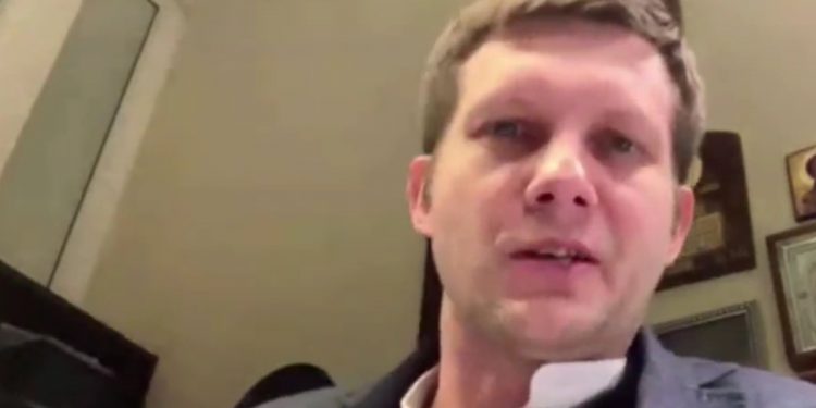 Rosyjski propagandzista rozpłakał się na wizji. „On za ciebie ginie” [WIDEO]